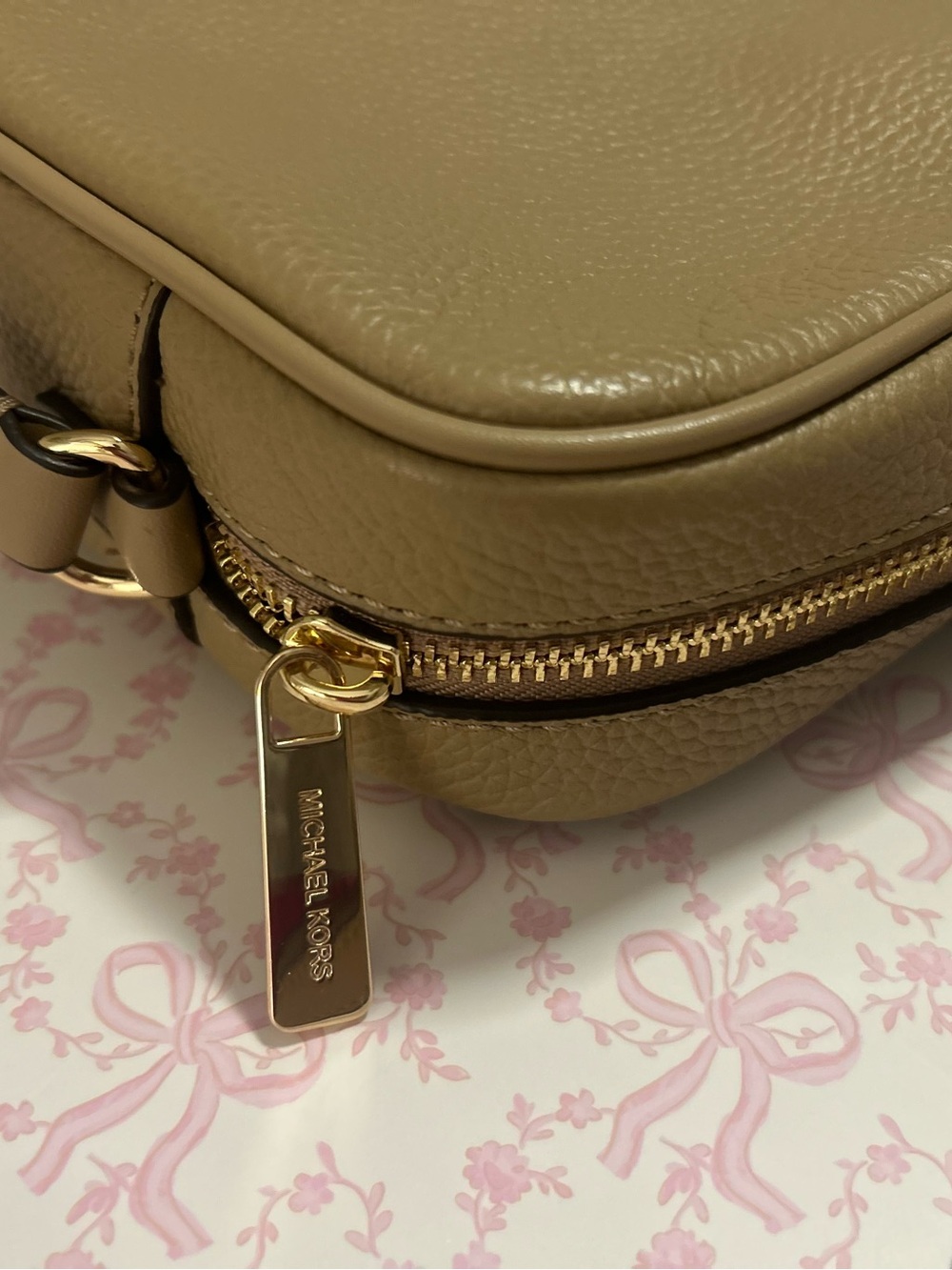 Michael Kors Camel Jet Set Large Pebbled Leather Crossbody Bag - Picture 7 of 8